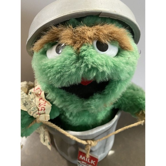 Oscar The Grouch plush Mechanical 1999 Telco Sesame Street  Vintage Read - Picture 2 of 10